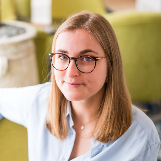 Portrait de Capucine, designer de marque à Nantes – Shooting personal branding Studio Poline
