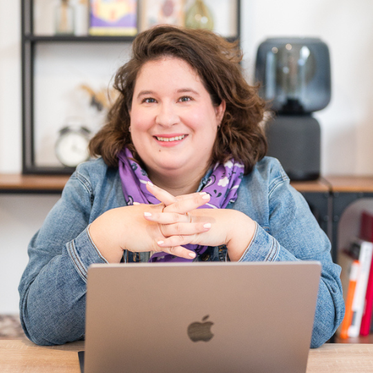 Portrait de Chloé, développeuse accessibilité à Nantes – Shooting personal branding Studio Poline