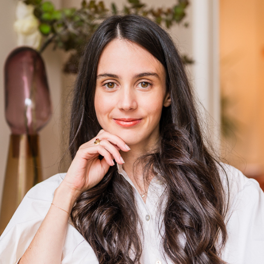 Portrait de Elnis, dirigeante de startup à Nantes – Shooting personal branding Studio Poline