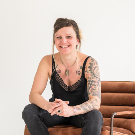 Portrait de Jennifer, designer graphique à Nantes – Shooting personal branding Studio Poline