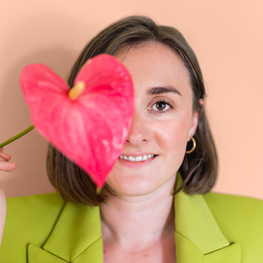 Portrait de Mathilde, scénographe de mariage à Nantes – Shooting personal branding Studio Poline